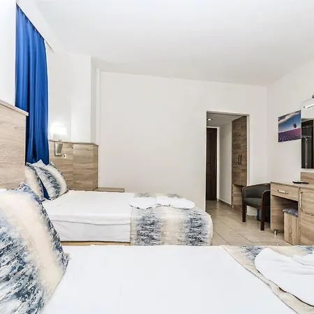 Kleopatra Arsi מלון אלאניה