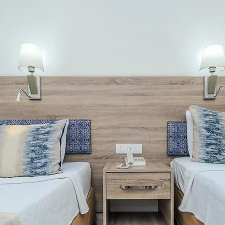 Kleopatra Arsi מלון אלאניה